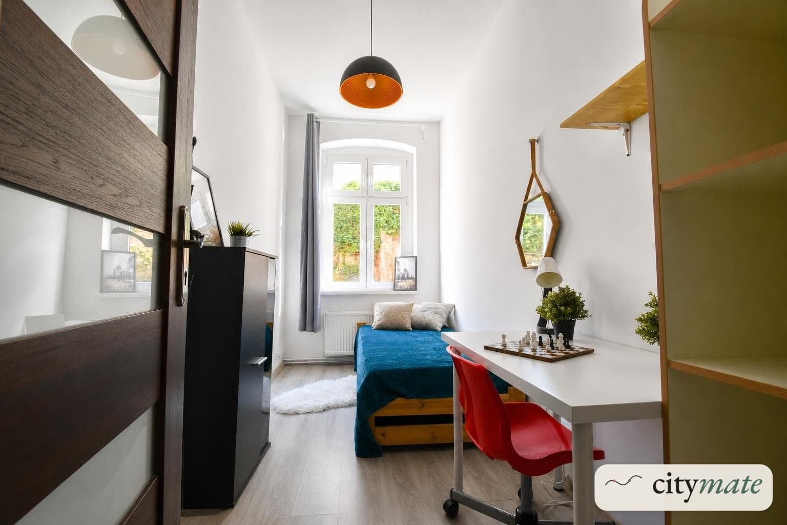 Room with an area of 10 m2 close to Kościelna stop