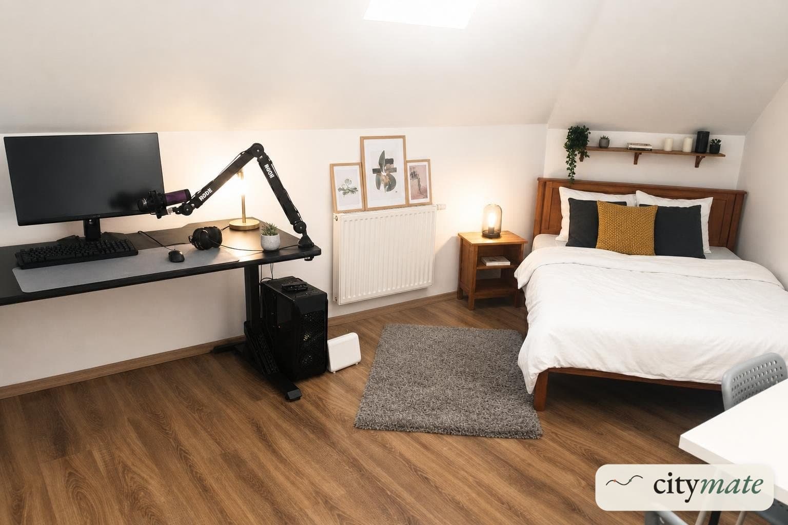 Apartment with a desk for work and a kitchen in the attic