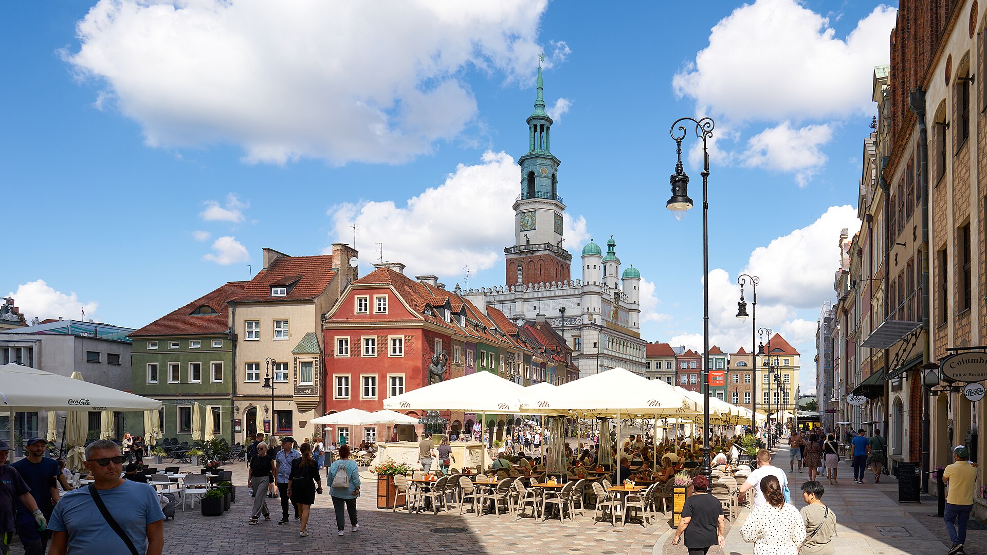 Stary Rynek w Poznaniu — ratusz i kolorowe kamienice