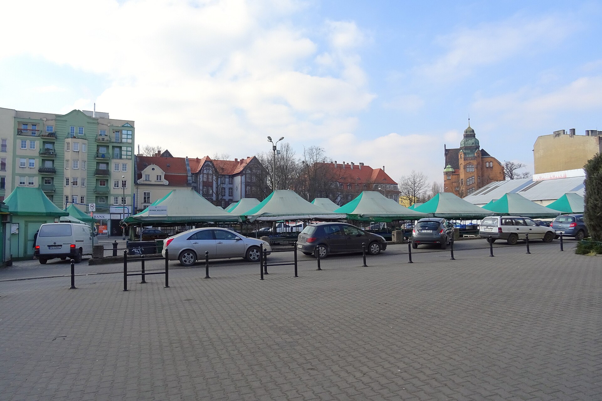 Rynek Wildecki — targ i kamienice na Wildzie