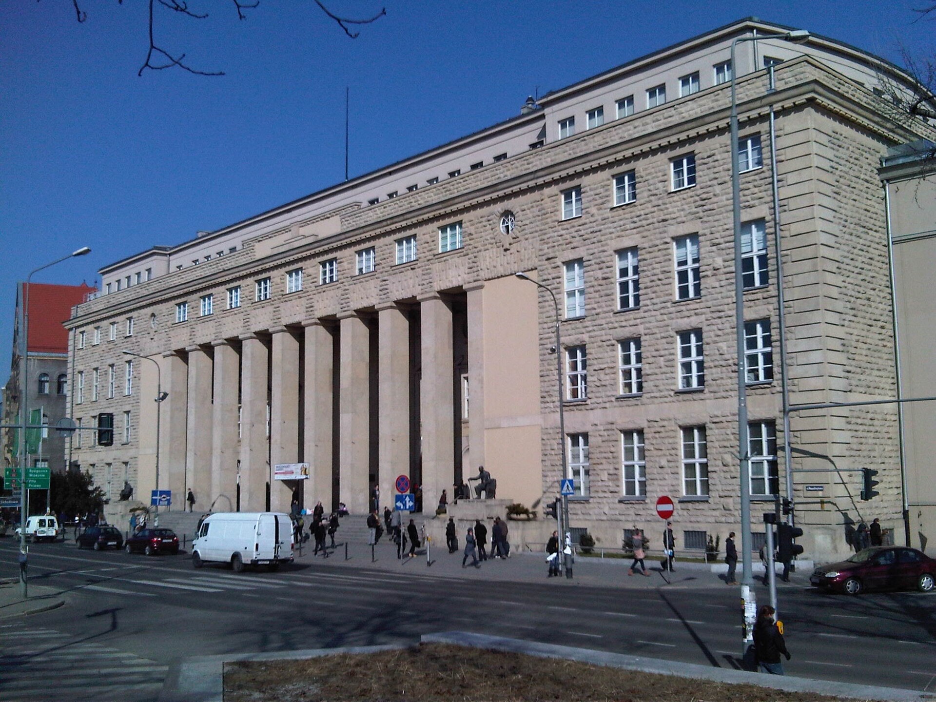 The main building of the Poznań University of Economics on Niepodległości Avenue